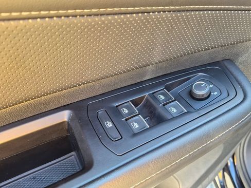 Used 2025 Volkswagen Atlas SE AWD/4WD image 13