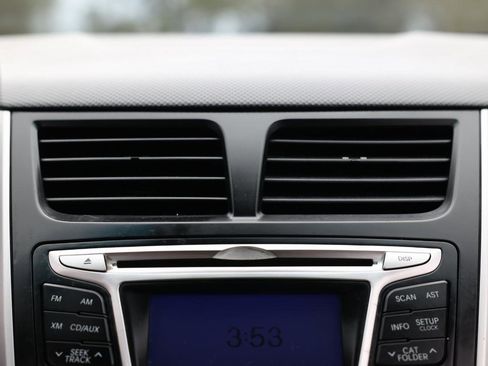 Used 2013 Hyundai Accent GLS image 29