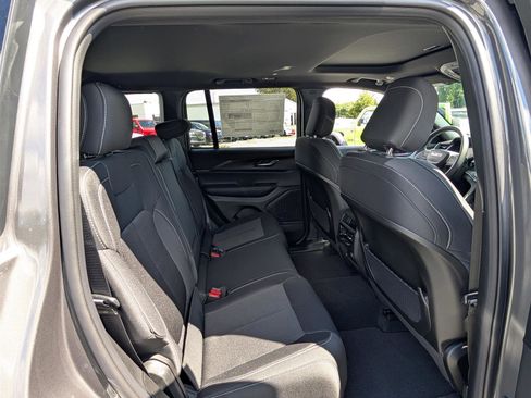 New 2025 Jeep Grand Cherokee Laredo X image 7