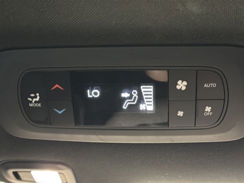 Used 2023 Chrysler Pacifica Touring-L w/ Uconnect Theater Family Group AWD/4WD image 37