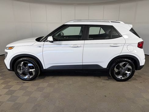 Used 2021 Hyundai Venue SEL w/ Premium Package FWD image 13