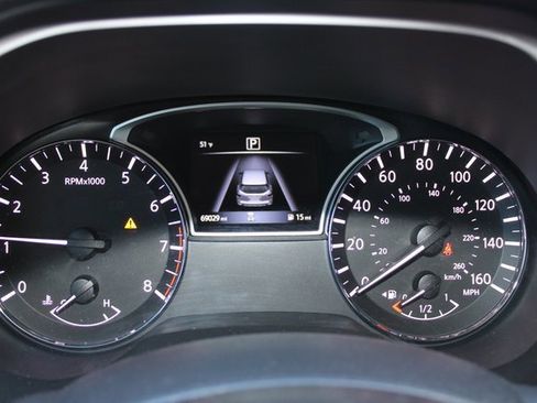 Used 2019 Nissan Pathfinder S image 9