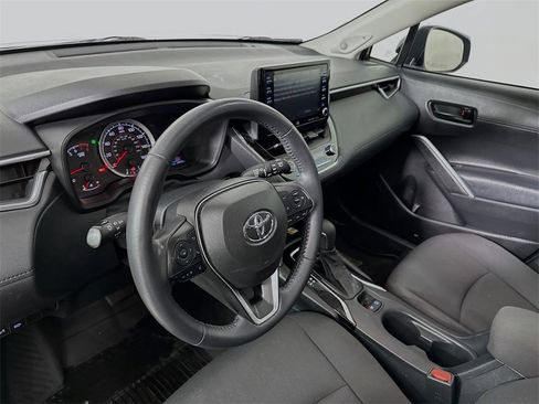 Used 2022 Toyota Corolla Cross LE image 10