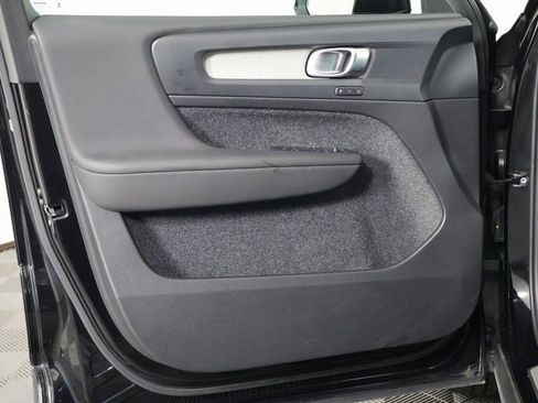 Used 2025 Volvo XC40 B5 Core w/ Protection Package Premier image 12