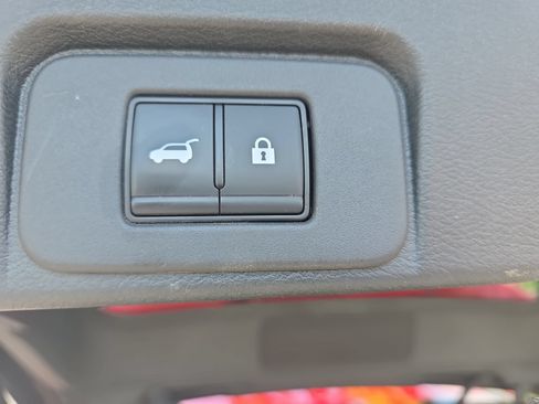 Used 2023 Nissan Rogue Platinum FWD image 13