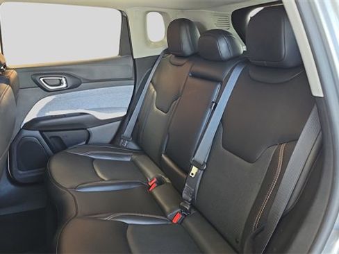 Used 2022 Jeep Compass Latitude image 18