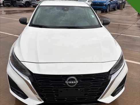 Used 2025 Nissan Altima 2.5 SV FWD image 8