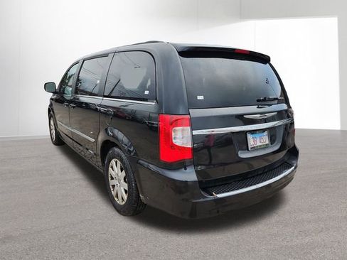 Used 2013 Chrysler Town & Country Touring image 32