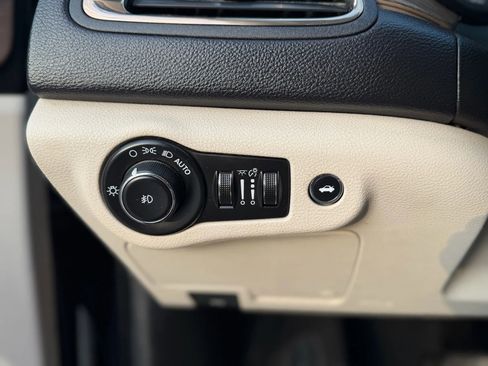 Used 2015 Chrysler 200 C w/ Navigation & Sound Group I image 22