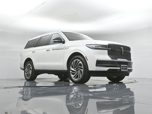 Used 2025 Lincoln Navigator Reserve AWD/4WD image 50