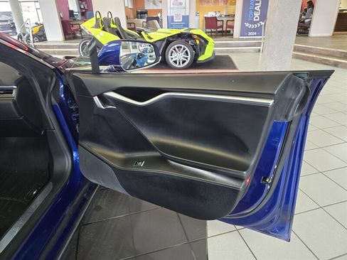 Used 2015 Tesla Model S 70D image 9