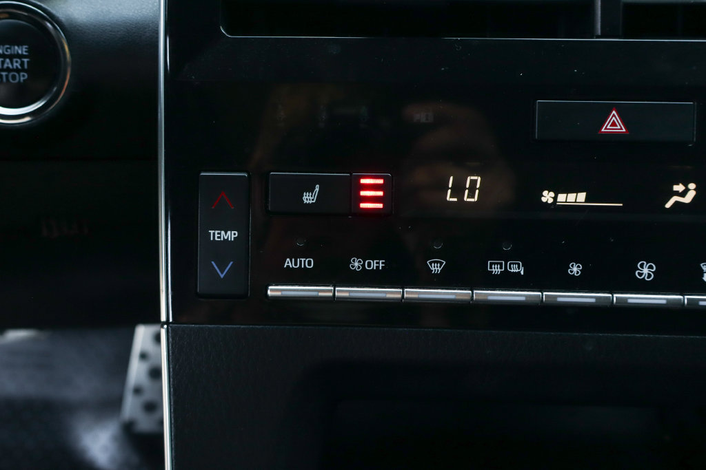 Used 2019 Toyota Avalon XSE w/ All Weather Liner Package FWD image 34