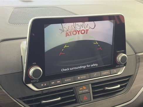 Used 2025 Nissan Altima 2.5 SV FWD image 16