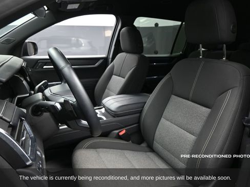 Used 2025 GMC Acadia Elevation image 5