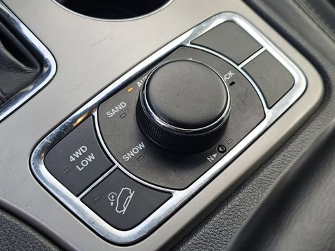 Used 2019 Jeep Grand Cherokee Limited AWD/4WD image 11