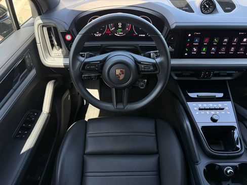 Used 2025 Porsche Cayenne S AWD/4WD image 14