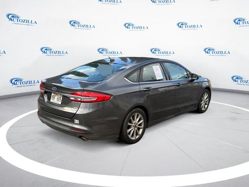 Used 2017 Ford Fusion SE w/ Fusion SE Technology Package FWD image 5