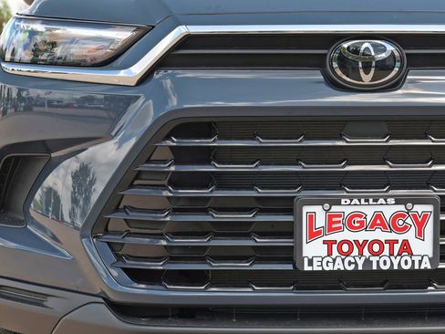 New 2026 Toyota Grand Highlander FWD image 9