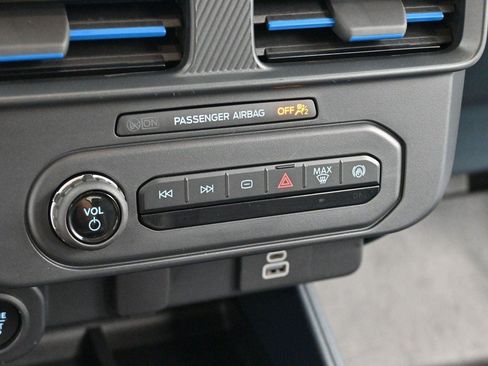 Used 2025 Ford Maverick Lobo AWD/4WD image 24