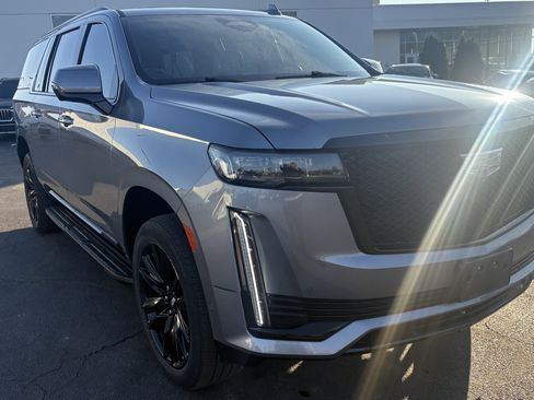 Used 2022 Cadillac Escalade ESV Sport w/ Touring Package image 2