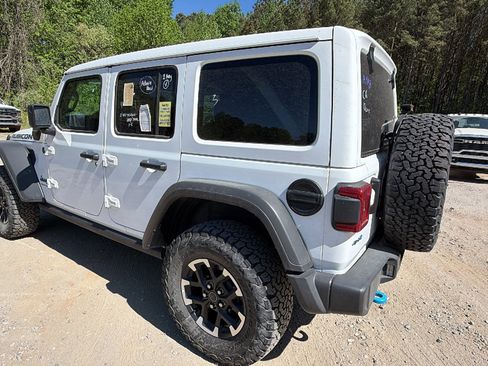 Used 2025 Jeep Wrangler Unlimited Rubicon 4xe w/ Convenience Group AWD/4WD image 10