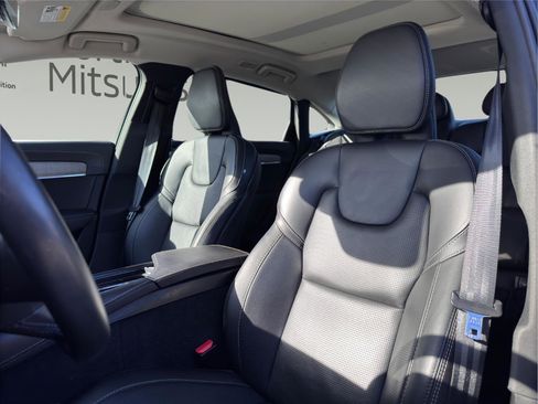 Used 2022 Volvo S90 B6 Inscription w/ Advanced Package image 12