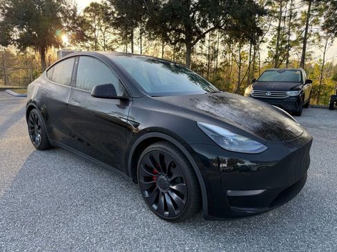 Used 2023 Tesla Model Y Performance image 3