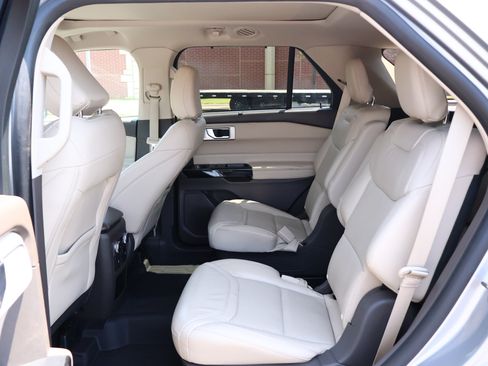 Used 2021 Ford Explorer Platinum w/ Equipment Group 601A AWD/4WD image 24