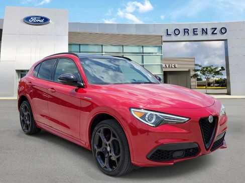 Used 2022 Alfa Romeo Stelvio Veloce AWD/4WD image 3
