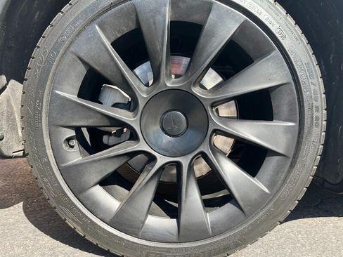 Used 2022 Tesla Model Y Long Range AWD/4WD image 36