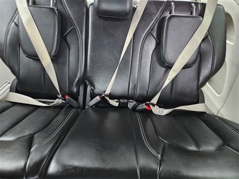 Used 2024 Chrysler Pacifica Touring-L image 15