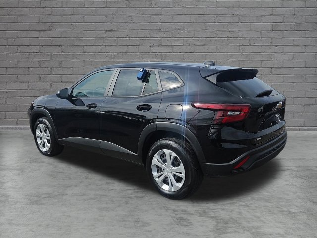 Used 2025 Chevrolet Trax LS FWD image 3
