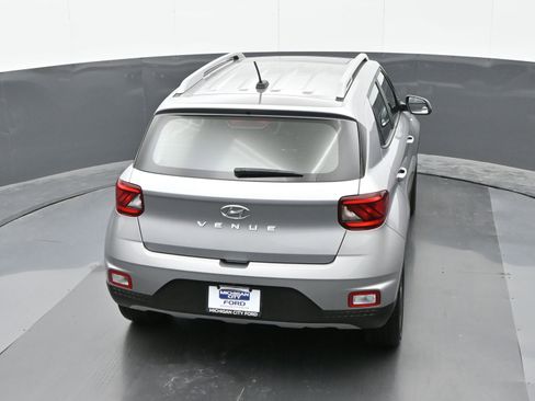 Used 2024 Hyundai Venue SEL image 36