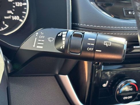 Used 2021 Nissan Rogue SL w/ Premium Package image 29