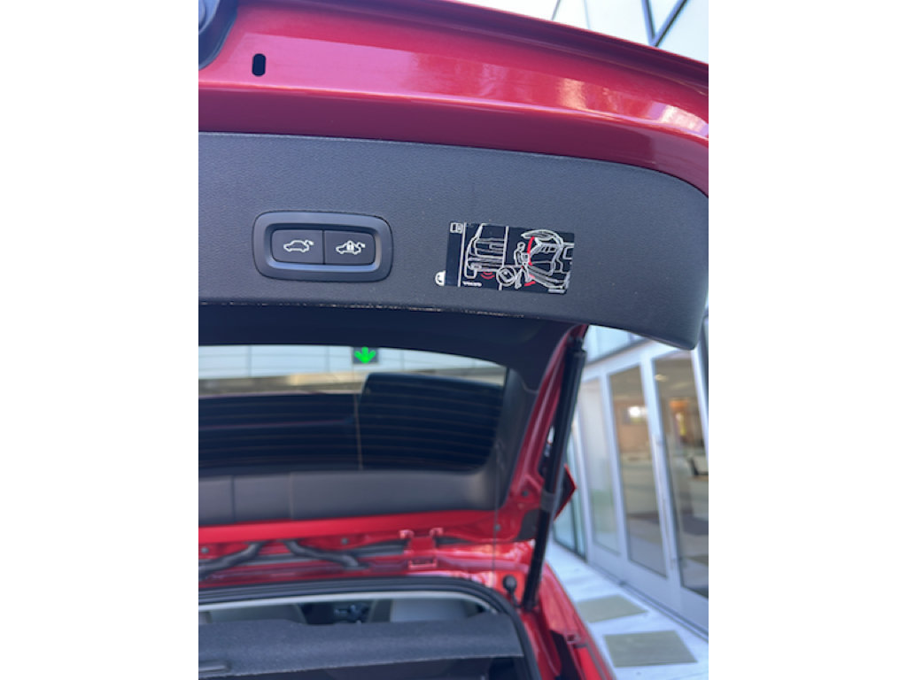 Used 2022 Volvo XC40 T5 Momentum w/ Premium Package AWD/4WD image 16