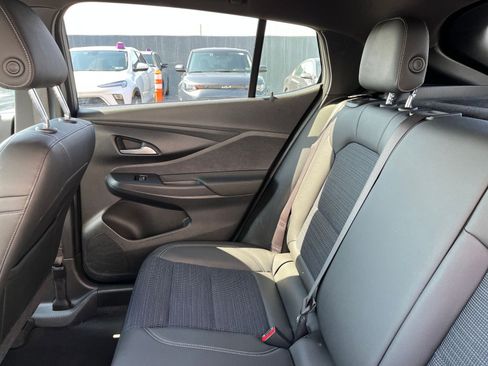 Used 2025 Buick Envista Preferred image 39