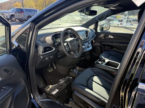 New 2026 Chrysler Pacifica Select image 7