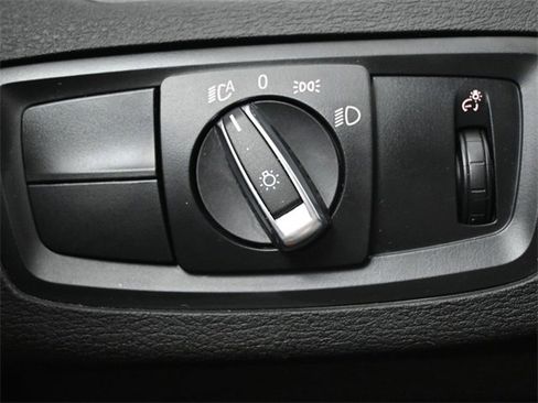 Used 2021 BMW X1 sDrive28i image 11