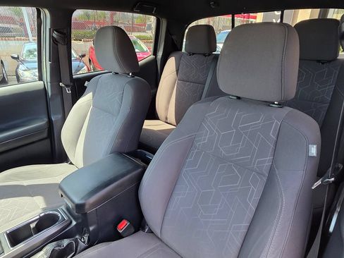 Used 2017 Toyota Tacoma TRD Sport w/ Tow Package RWD image 21