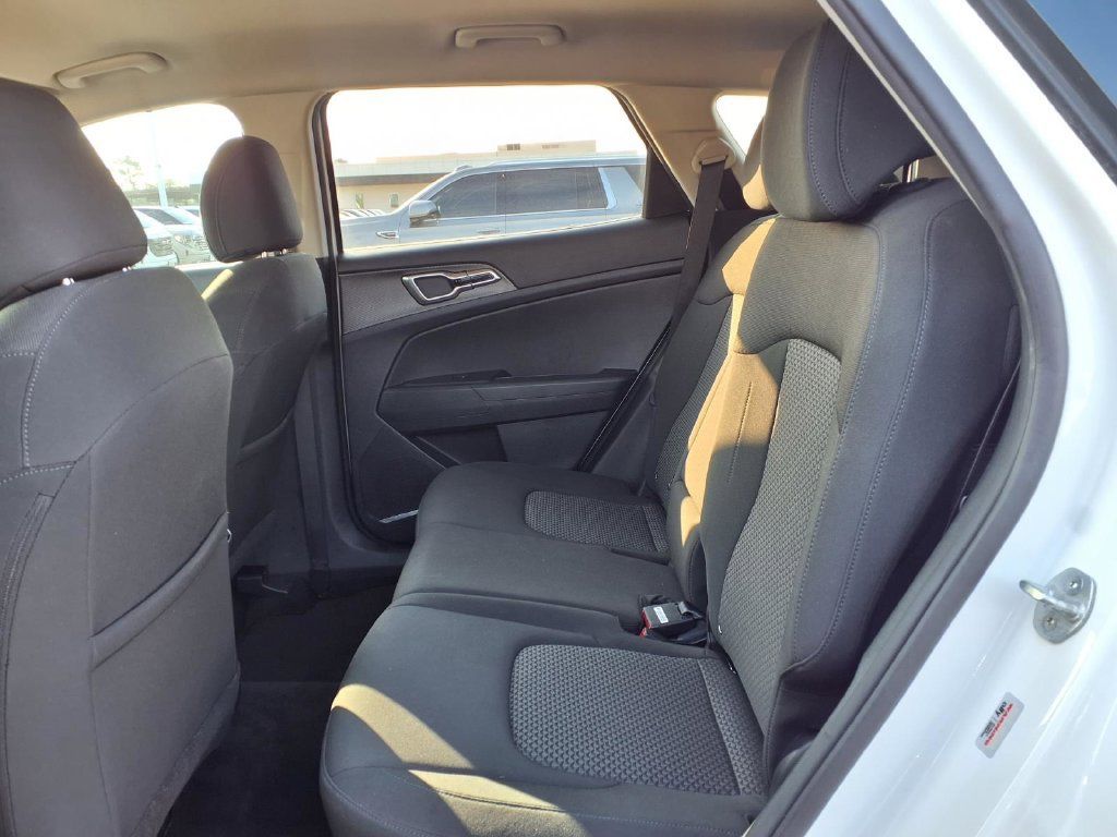 Used 2023 Kia Sportage LX FWD image 17