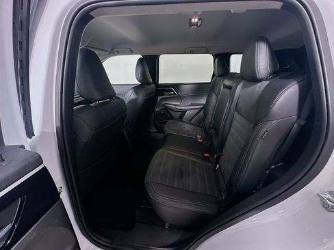 Used 2025 Mitsubishi Outlander SE FWD image 27