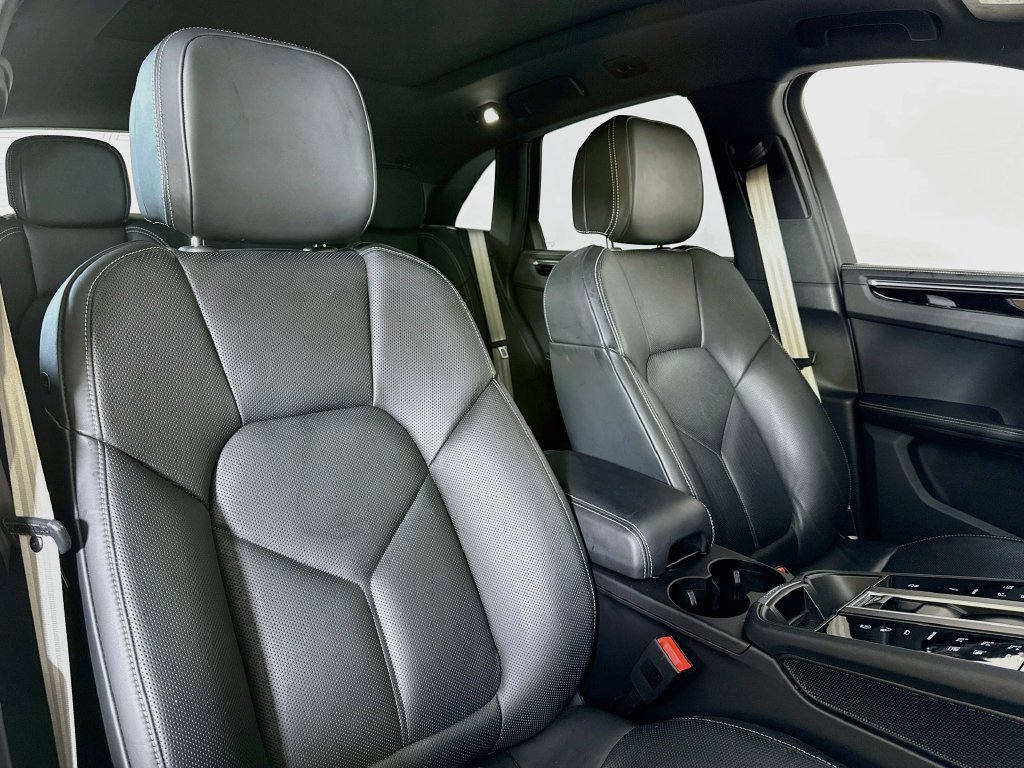 Certified 2023 Porsche Macan S AWD/4WD image 18