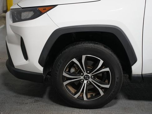 Used 2022 Toyota RAV4 LE AWD/4WD image 5