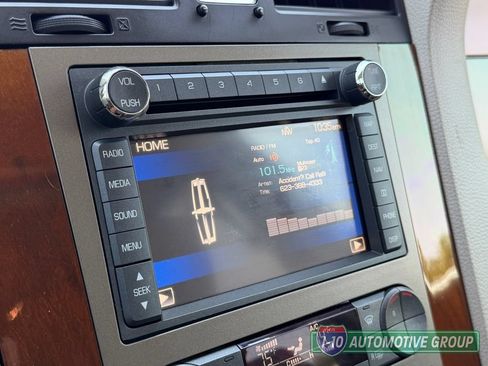 Used 2011 Lincoln Navigator 4WD image 20