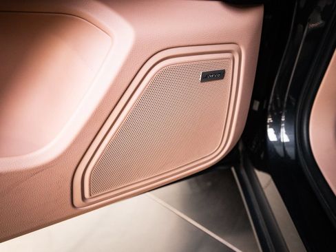Certified 2021 Porsche Macan S AWD/4WD image 21
