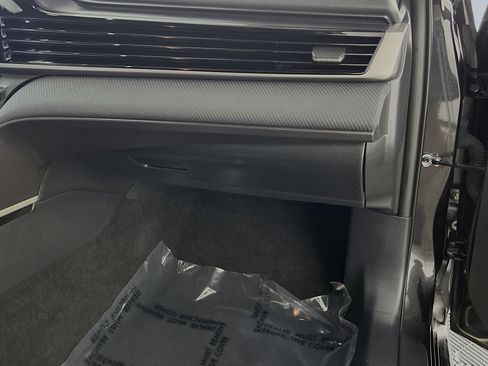 Used 2025 Toyota Camry SE image 35