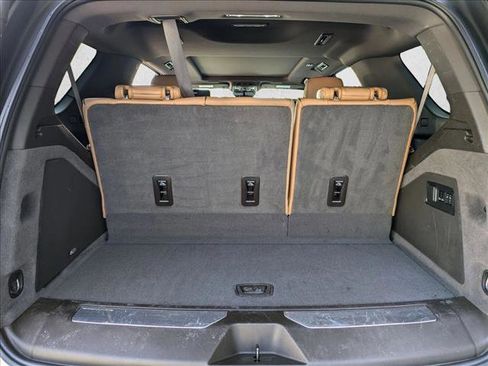 Used 2023 Cadillac Escalade Premium Luxury image 6