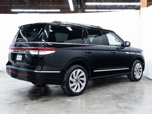 Used 2024 Lincoln Navigator Reserve image 6