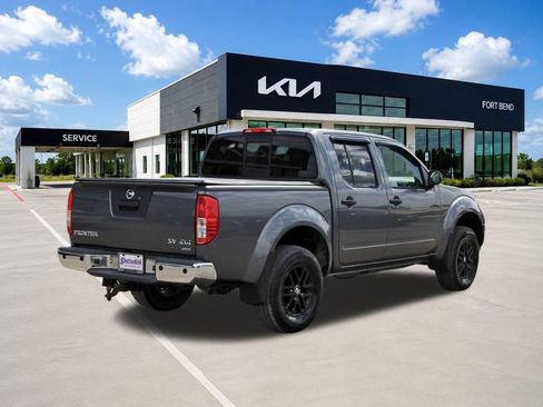 Used 2017 Nissan Frontier SV w/ SV Value Truck Package AWD/4WD image 5
