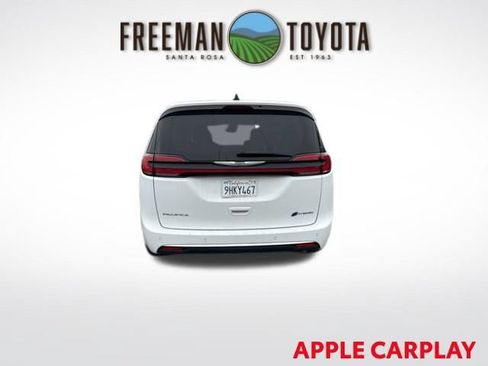 Used 2023 Chrysler Pacifica Touring-L FWD image 6